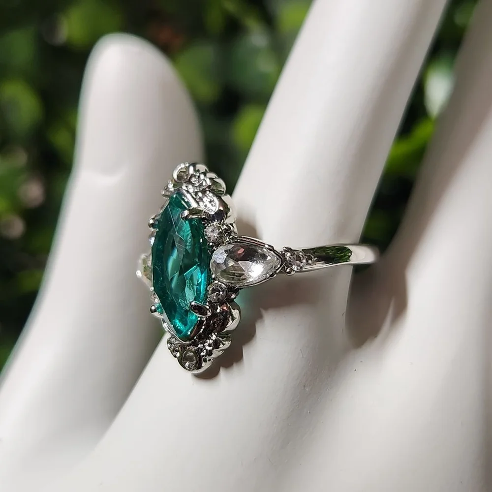 Women's Silver Green Ring Size 8